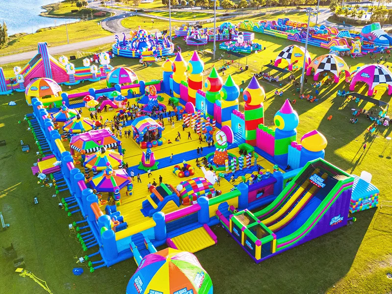 ஊதப்பட்ட கோட்டை எதைக் கொண்டுள்ளது?